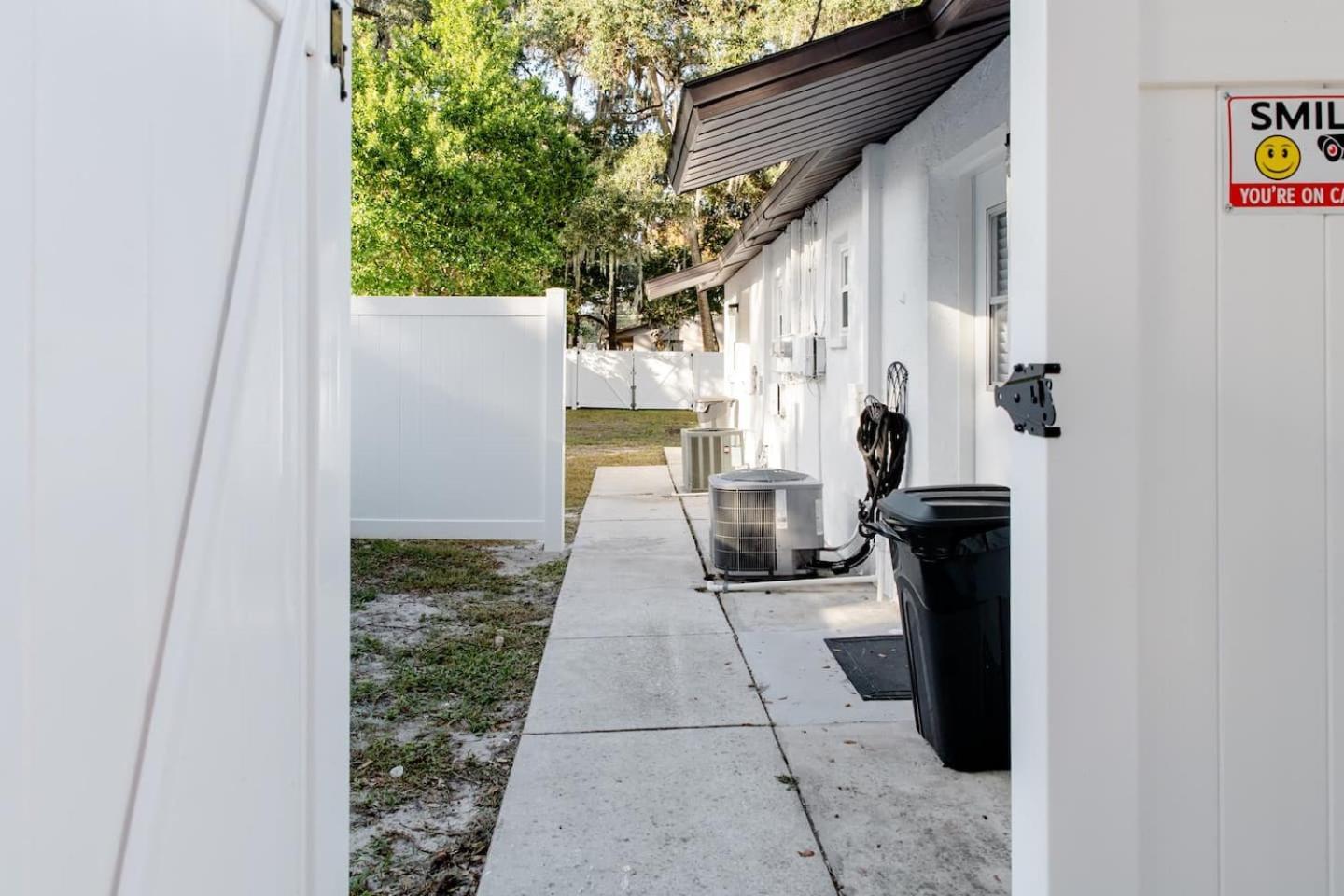Walk Everywhere! 1-Bedroom Gem In Downtown Hub New Port Richey Buitenkant foto