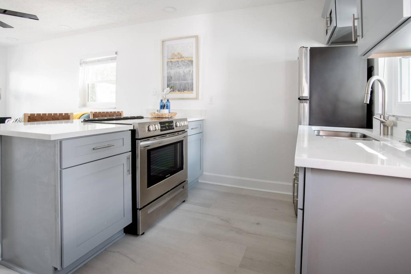 Walk Everywhere! 1-Bedroom Gem In Downtown Hub New Port Richey Buitenkant foto