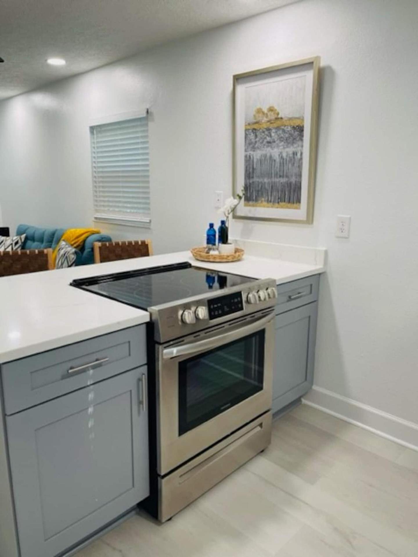 Walk Everywhere! 1-Bedroom Gem In Downtown Hub New Port Richey Buitenkant foto