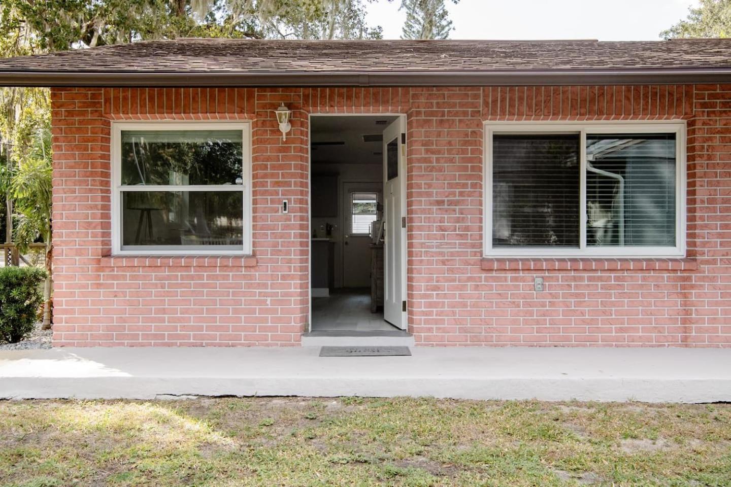 Walk Everywhere! 1-Bedroom Gem In Downtown Hub New Port Richey Buitenkant foto