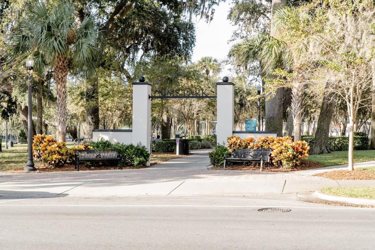 Walk Everywhere! 1-Bedroom Gem In Downtown Hub New Port Richey Buitenkant foto
